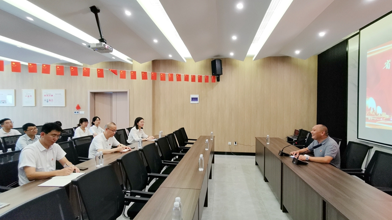 省黨代表、“早上好”書記陳重良為支部黨員上黨課_副本.jpg