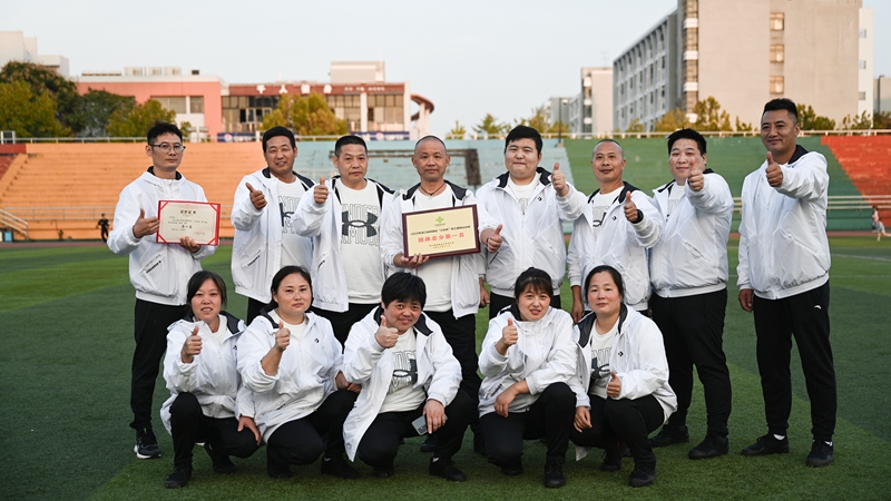 3、拔河比賽勇奪第一_副本.jpg